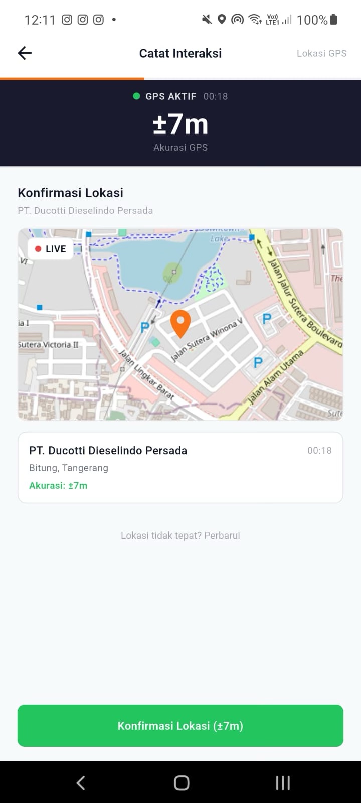 Android app confirming a sales visit location on a live map with GPS accuracy of plus or minus 7 metres